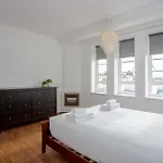 Contemporary 2 Bedroom Flat In Bayswater