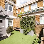 Homely 4 Bedroom House In Brixton