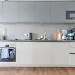 Modern 1 Bedroom Apartment With Balcony In Surrey Quays