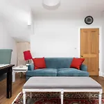Homely 1 Bedroom Apartment In Fulham!
