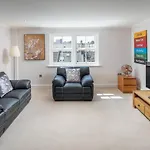 Modern Luxury Apartment, Sleeps Five, Barons Court
