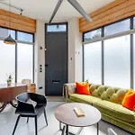 Sleek & Central 1Bd Flat - Battersea Park