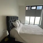 Sleek & Central 1Bd Flat - Battersea Park