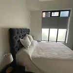 Sleek & Central 1Bd Flat - Battersea Park