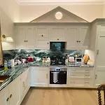 Luxurious & Stylish 2Bd House - Bayswater!