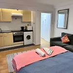 Family Studio Apartment In Central London