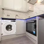 London Capital Apartment Nla