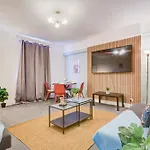 2 Bedroom And Living Room Apartment Edgware Road, Central London