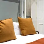 Attractive 1-Bed Flat In Prestige Knightsbridge