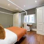 Attractive 1-Bed Flat In Prestige Knightsbridge