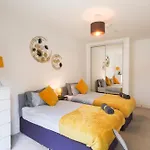 Stylish 2Br By Dluxoria Short Lets & Serviced Accommodation Greater London With Pet Friendly, Free Wifi & Free Parking