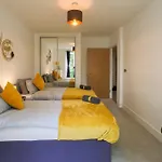 Stylish 2Br By Dluxoria Short Lets & Serviced Accommodation Greater London With Pet Friendly, Free Wifi & Free Parking