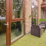 Stylish 2Br By Dluxoria Short Lets & Serviced Accommodation Greater London With Pet Friendly, Free Wifi & Free Parking