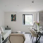 Modern One Bedroom Flat In The Heart Of London