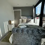 Ft10 Brick Lane Apartment