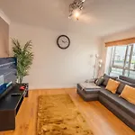 Excel London Riverview Luxury Apartment -Sleep 6- Free Parking- Playstation 4
