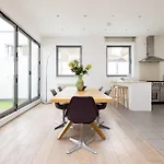 Wild Roses Serviced Apartments - Borough