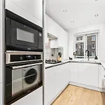 Spacious London Bridge Flat