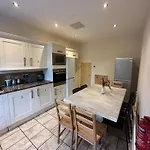 Luxury Room In Central London!6 Bedroom With 2 Bath & Separate Wc!