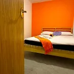 Ealing Common - Orange Apartment