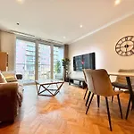 Chelsea Bridge 2Bed 2Bath Balcony Fast Wifi - Luxurylondonstays