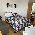 Spacious Double Room Near The City