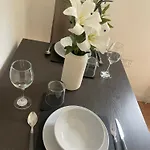 Studio Flat With Private Patio In Stratford