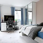 3 Bedroom House In Euston, Patio & Bbq