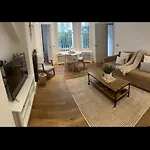 Gorgeous Flat Prime Location