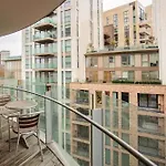 Modern 3 Bedroom Apartment in Paddington