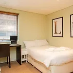 Modern 3 Bedroom Apartment in Paddington