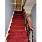 F203-Fantastic Second Flr Studio Near Hyde Park