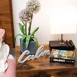 Chic City Living In Stratford A Cozy 2Br Flat