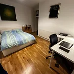 Charming 1-Bedroom Apartment Southfields, London