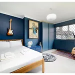 4Br House Minutes From Transport & Attractions