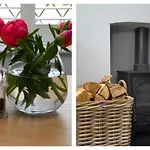 4Br House Minutes From Transport & Attractions
