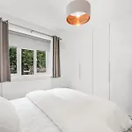 Spacious London Bridge Flat