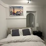 Beautiful Basement Apartment In Chiswick
