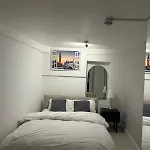 Beautiful Basement Apartment In Chiswick