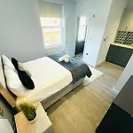 London Sw18 Top Studios Great Location Perfect For Tourist