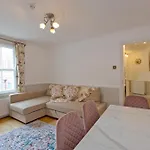 Imperial Horseferry Road Apartment
