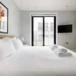 Spacious Flat In Central Ldn, Payment Required Straight Away The Host Will Message You After You\'Ve Made A Reservation