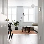 Spacious Flat In Central Ldn, Payment Required Straight Away The Host Will Message You After You\'Ve Made A Reservation