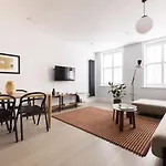 Spacious Flat In Central Ldn, Payment Required Straight Away The Host Will Message You After You\'Ve Made A Reservation