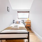 Magnificent 3Br Apt With Balcony