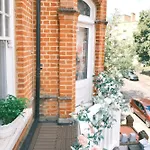Kensington 1B1B With Sofa Double Bed Max 4 Guests