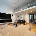 3.5 High Ceilings - Centrally Located