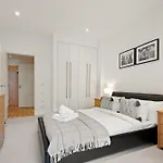 Mysquare South Quay One Bedroom Apartments Canary Wharf