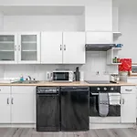 One Bed Apartment In Camden