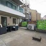 Modern 3 Bed 2 Bath Apartment Hyde Park